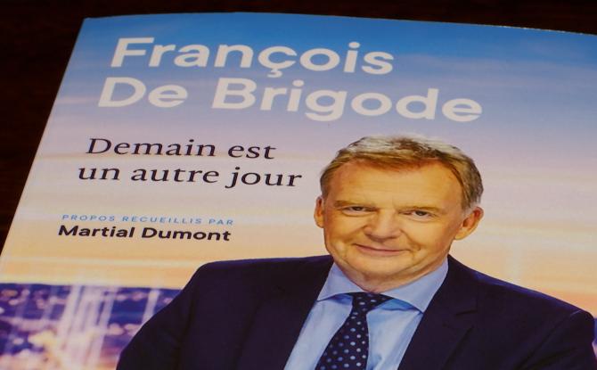 "Demain est un autre jour", le présentateur du JT de la RTBF se livre dans une biographie