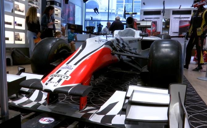 Une Formule 1 s'installe en plein coeur de Rive Gauche