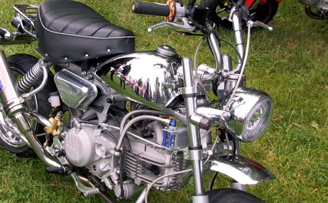 C Local : concentration mini motos à Merbes-le-Château