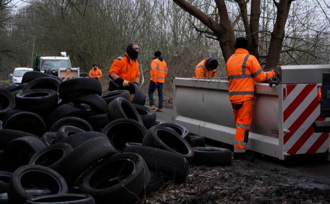 Charleroi nettoie un dépôt illégal de pneus et renforce ses actions