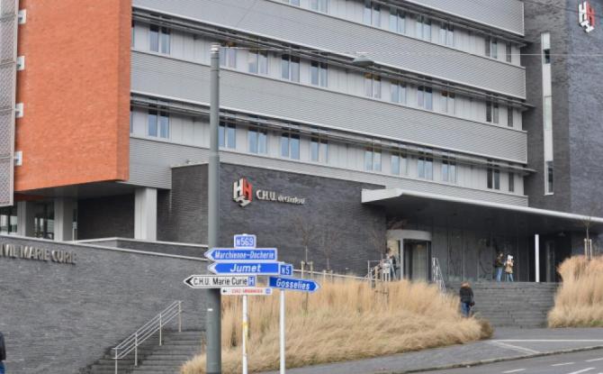 Un suspect vole un véhicule de secours du CHU Marie Curie et provoque un accident à Jumet