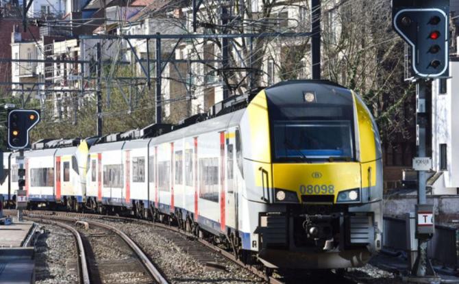 Davantage de trains le week-end entre Charleroi et Bruxelles.