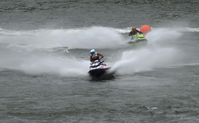 Championnat du monde de jet ski : spectacle et adrénaline aux Lacs de l'Eau d'Heure