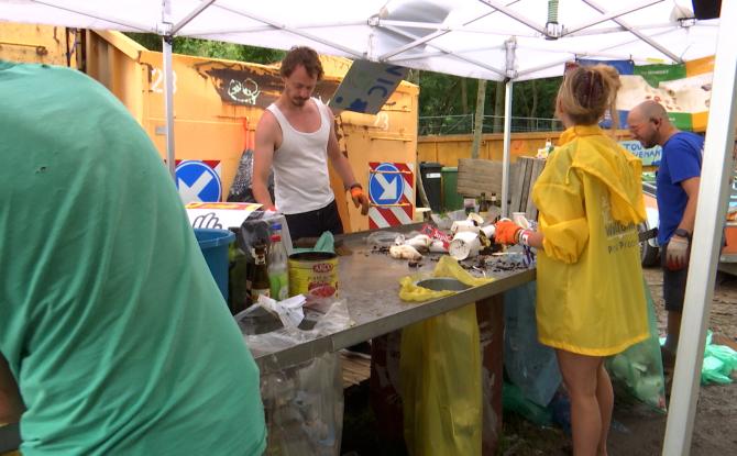 Métiers de l'été : Estelle, bénévole au centre de tri d'Esperanzah!