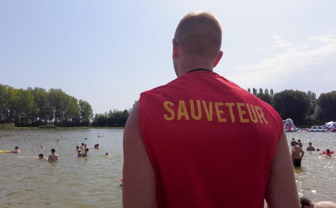 Métier de l’été : plongez dans le métier de maître nageur