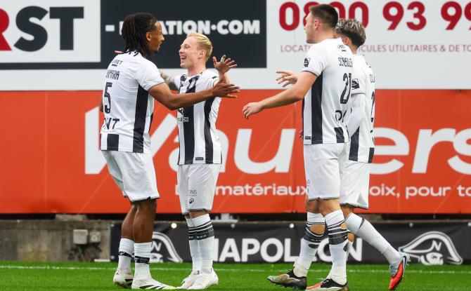 Au repos, les Zèbres sont devant, même à dix!