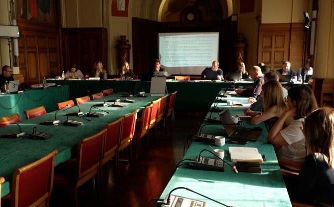 Charleroi : faut-il limiter les questions de l’opposition au conseil communal ?