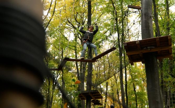 Charleroi Nature: un stage d'aventures sur les arbres et dans la boue