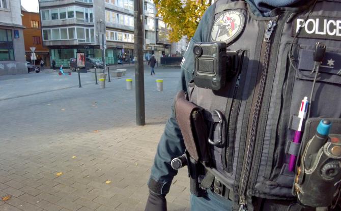 La police de Charleroi s'équipe de bodycams