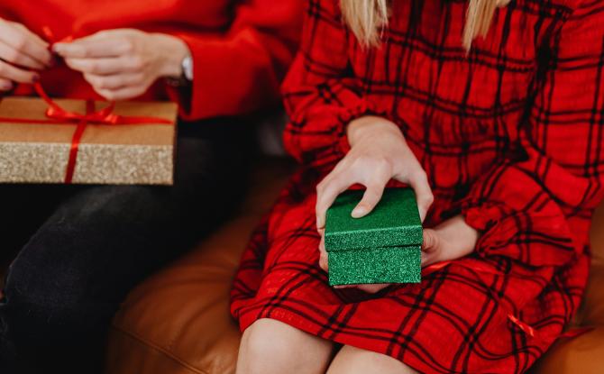 Opération Papa Noël : offrez un cadeau de Noël à un enfant dans le besoin