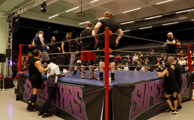 Charleroi: le catch s’est invité au Salon des Arts ménagers