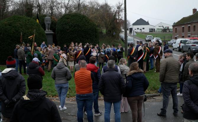 Armistice: Devoir de mémoire au pied de la statue du "Petit Soldat" à Thirimont