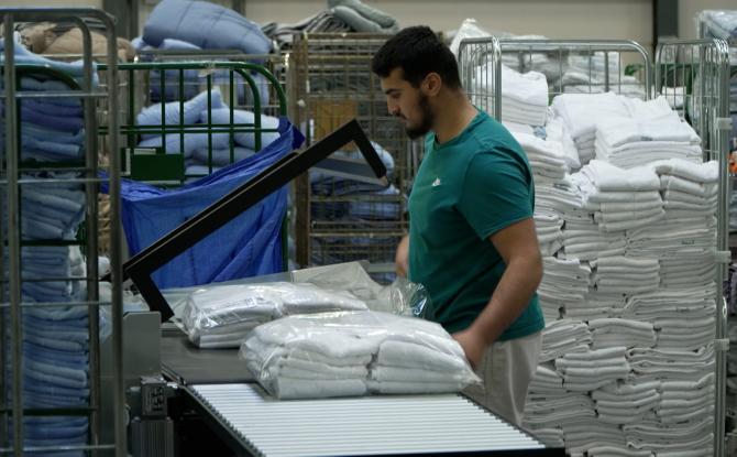 Une nouvelle blanchisserie chez Entra: 100 emplois de personnes en situation de handicap sauvegardés