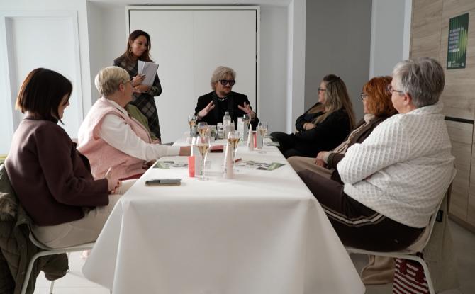 Ordonnance beauté avec David Jeanmotte dans une pharmacie de Gouy-lez-Piéton