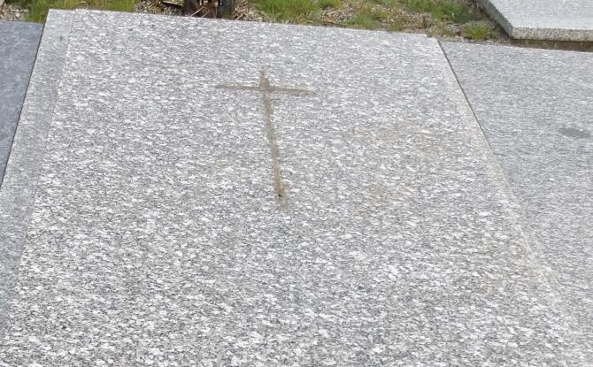 Vol de 135 croix en métal aux cimetières de Frasnes-lez-Gosselies !