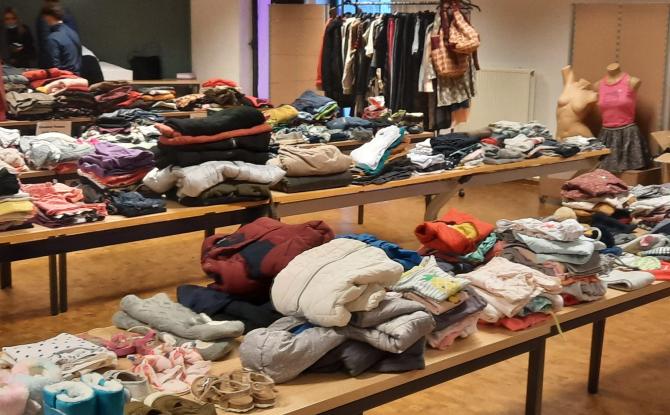 Le mouvement des femmes Zelle prépare des "chouchou boîtes" pour les femmes dans le besoin