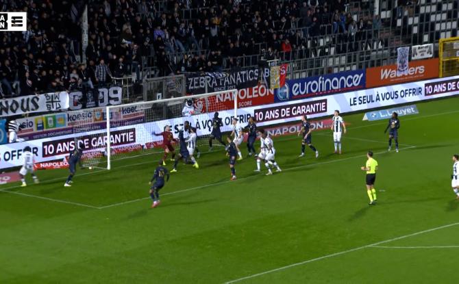 Derby hennuyer: Charleroi solide mais trop maladroit pour s’imposer