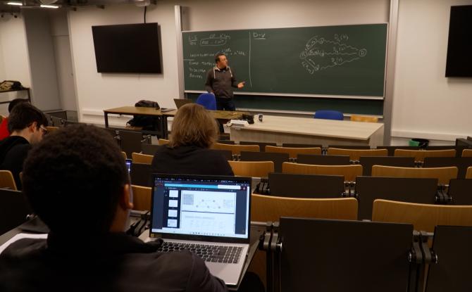 900 étudiants de l’UMons en horaire décalé à Charleroi