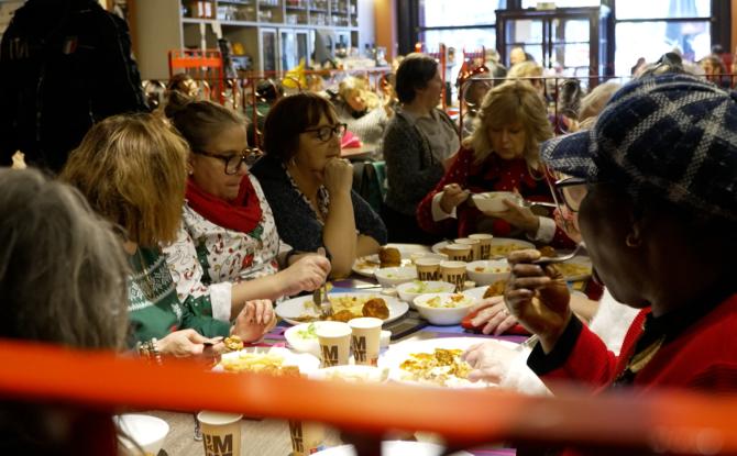 Noël avant l’heure pour les plus pauvres à la Maison des Huit Heures