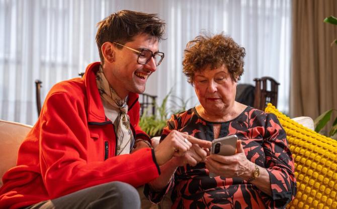 La Croix-Rouge recherche des bénévoles dans le Hainaut pour aider avec le numérique au quotidien
