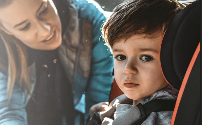 L'AWSR rappelle les bons conseils pour protéger votre enfant en voiture