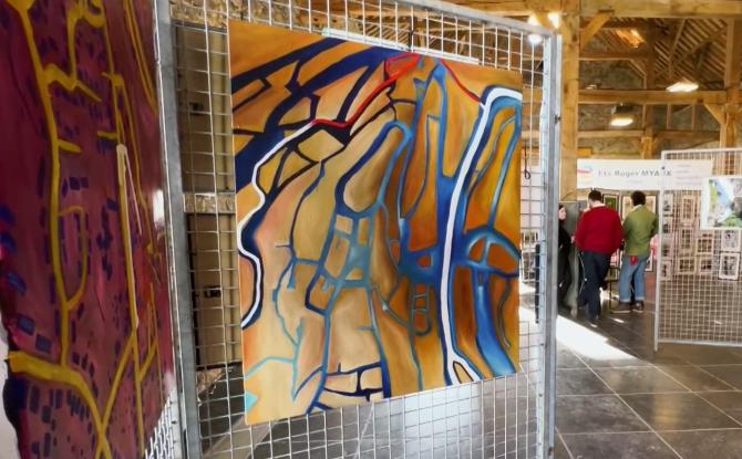 À la Distillerie, Marie partage son art pour la bonne cause