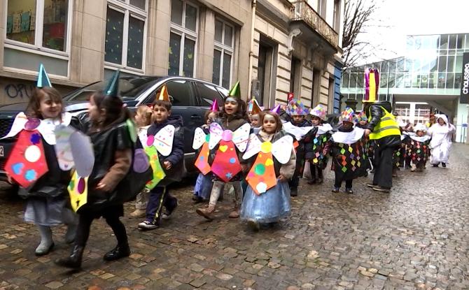 Un grand cortège de Carnaval pour les enfants de l’École Fondamentale Notre-Dame de Charleroi