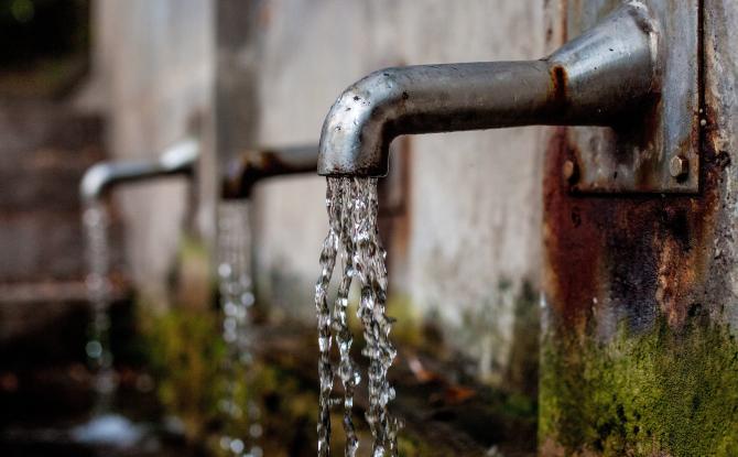 Plusieurs organisations demandent un accès gratuit à l'eau dans l'espace public