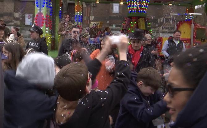 Le cortège de la société de gilles "Les Bons Amis" réunit plus de 800 enfants !