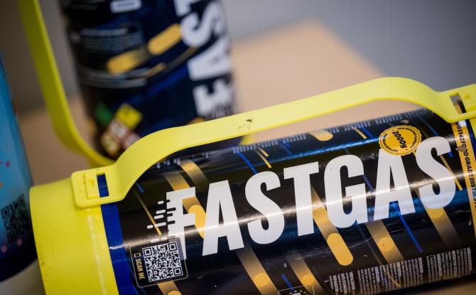 Quatre suspects interpellés après la saisie de 7.000 bouteilles de gaz hilarant