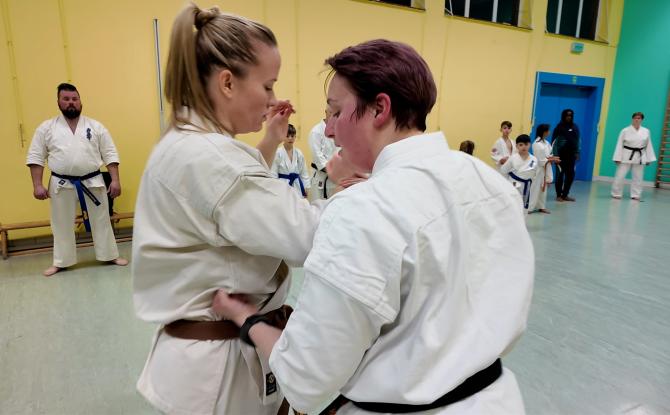 Du karaté à la mode féminine à Gilly !