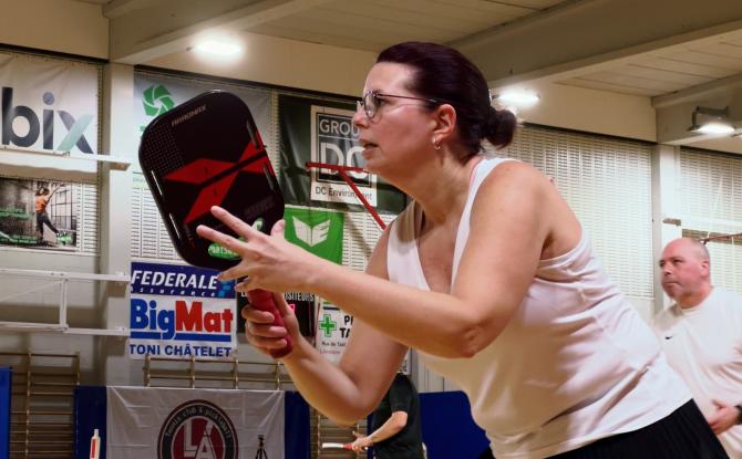 Pickleball: le sport venu des États-Unis qui séduit petits et grands