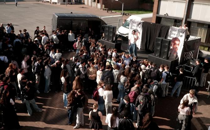 Le rappeur de la région Tussy s'est produit à l'Athénée Royal Louis Delattre de Fontaine-l'Évêque