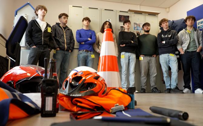 Des élèves découvrent le fonctionnement de la Zone de Police Germinalt