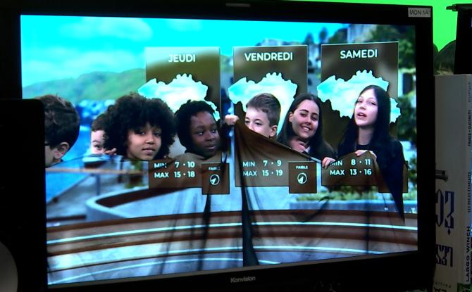 De jeunes Bruxellois découvrent les coulisses de la météo dans les studios de Dreamwall