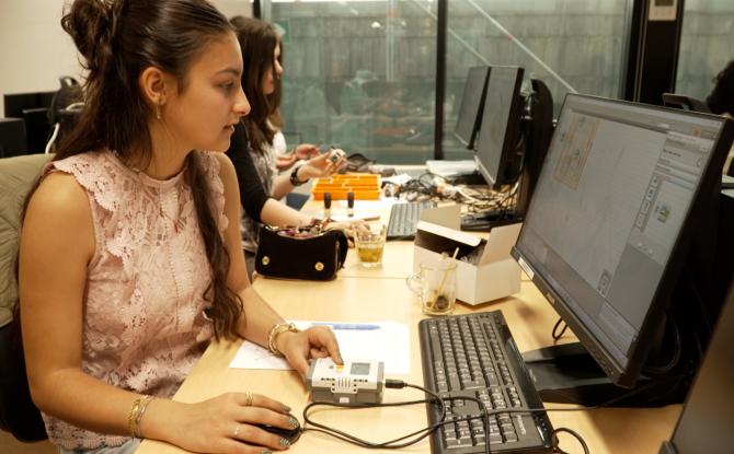 Stages : elles codent et cassent les clichés