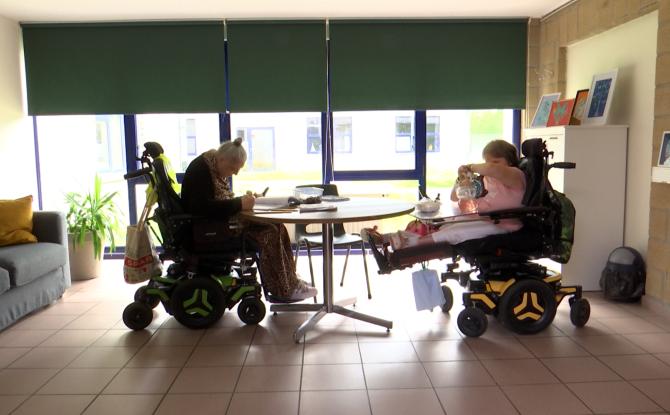 L’institution L’Accueil met ses artistes à l’honneur lors d’une exposition inclusive à Froidchapelle