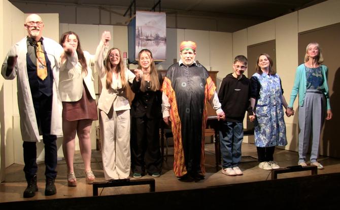 C Local : "Coucou voilà le gourou" par La scène d'Eddy