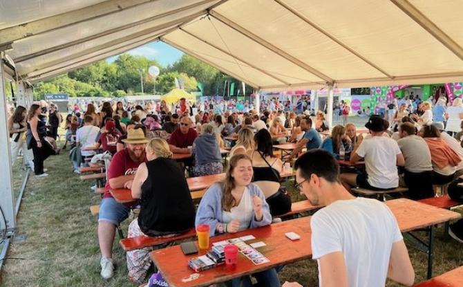 Testachats met en garde contre certaines pratiques de paiement dans les festivals