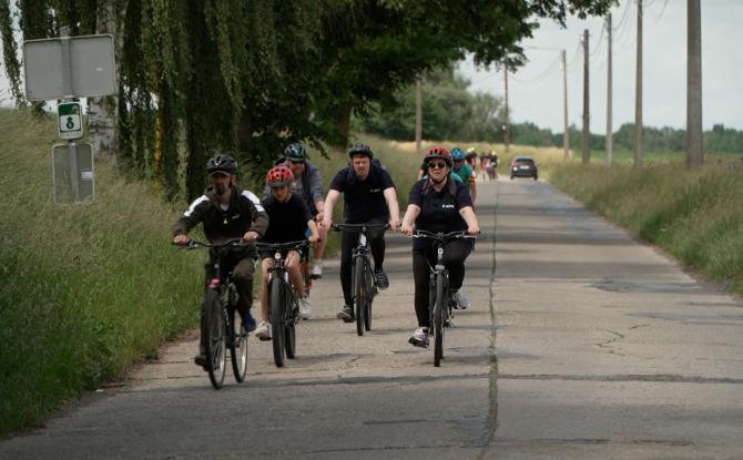 Tour de Wallonie : la randonnée cycliste de l'AVIQ a rassemblé 130 personnes extraordinaires à Lobbes