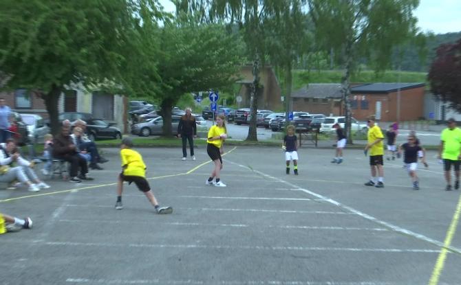 La balle pelote attire toujours les jeunes