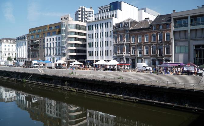 Charleroi en fête : brocante et musique au cœur de la ville